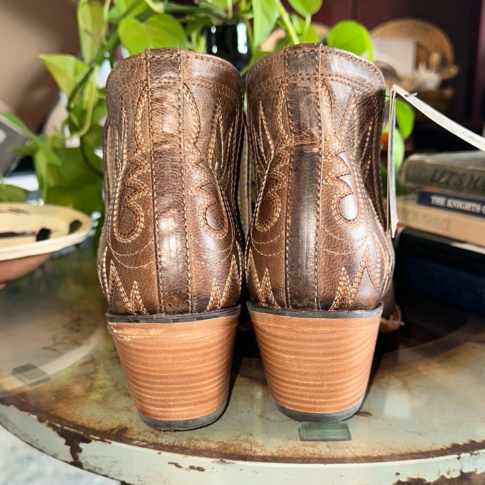 Ariat Dixon Brown western Ankle Boots with Rugged Soles Classic Sz 9 Leather NWT - Picture 8 of 14